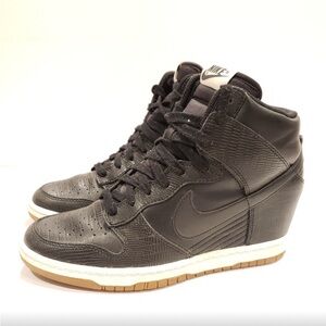 Nike Women’s Dunk Sky Hi 528899-012 size 8 black